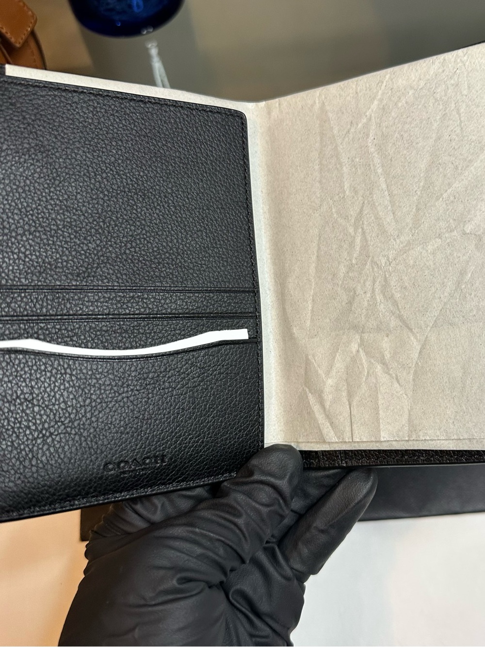 NWT Coach passport/card holder Black Pebbled Leather. - Picture 2 of 9